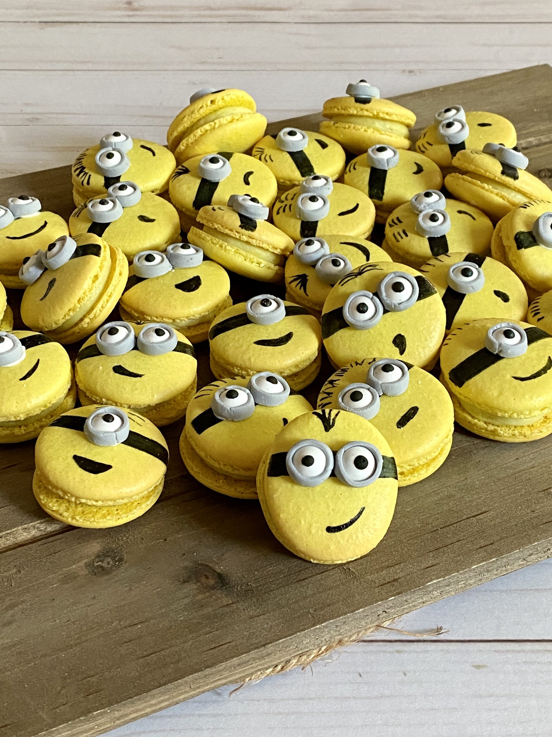 Minions Macarons