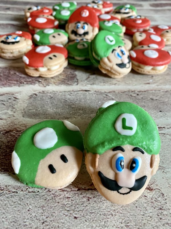 Super Mario Bros. Luigi 1UP macarons